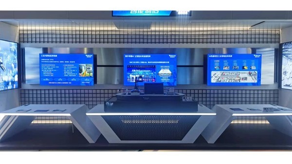 雙屏聯動，展廳體驗的革命性創新！