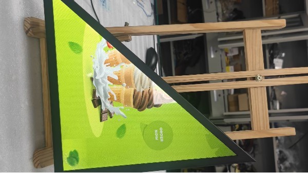 揭秘異形廣告機：革新傳播的5大特征！